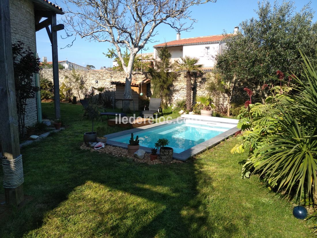 Photo 1 : JARDIN d'une maison située à La Couarde-sur-mer, île de Ré.